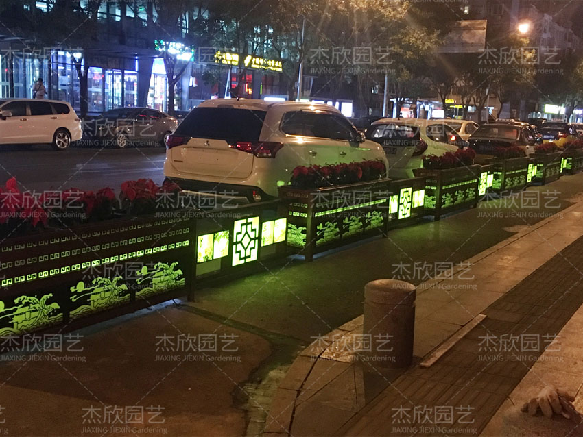 這款道路花箱，不僅美觀還能亮化